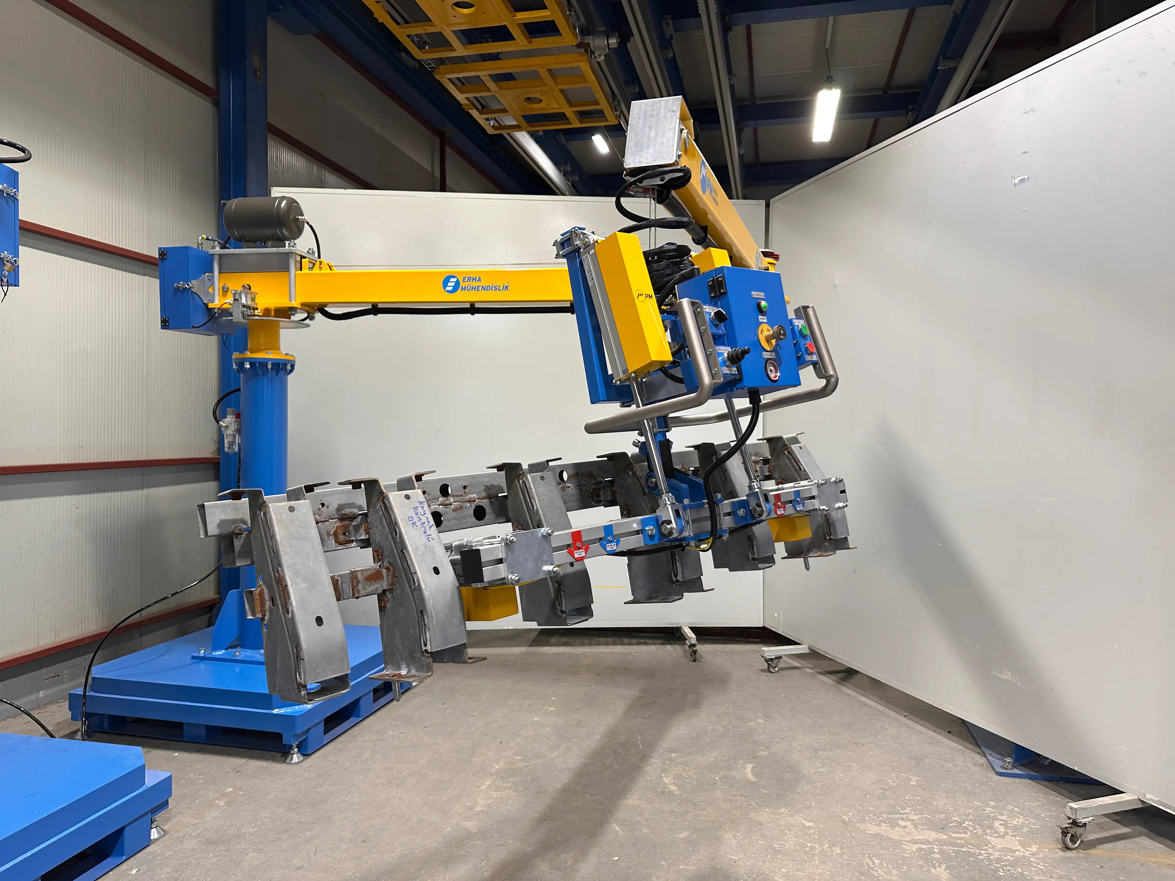 Manipulator Integration in Robot Lines
